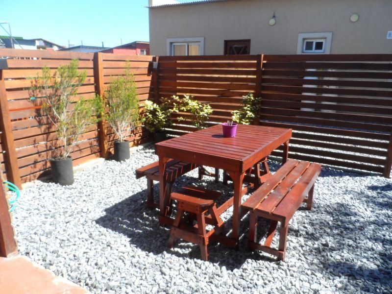 Jardín con mesa y parrilla de Cuyen