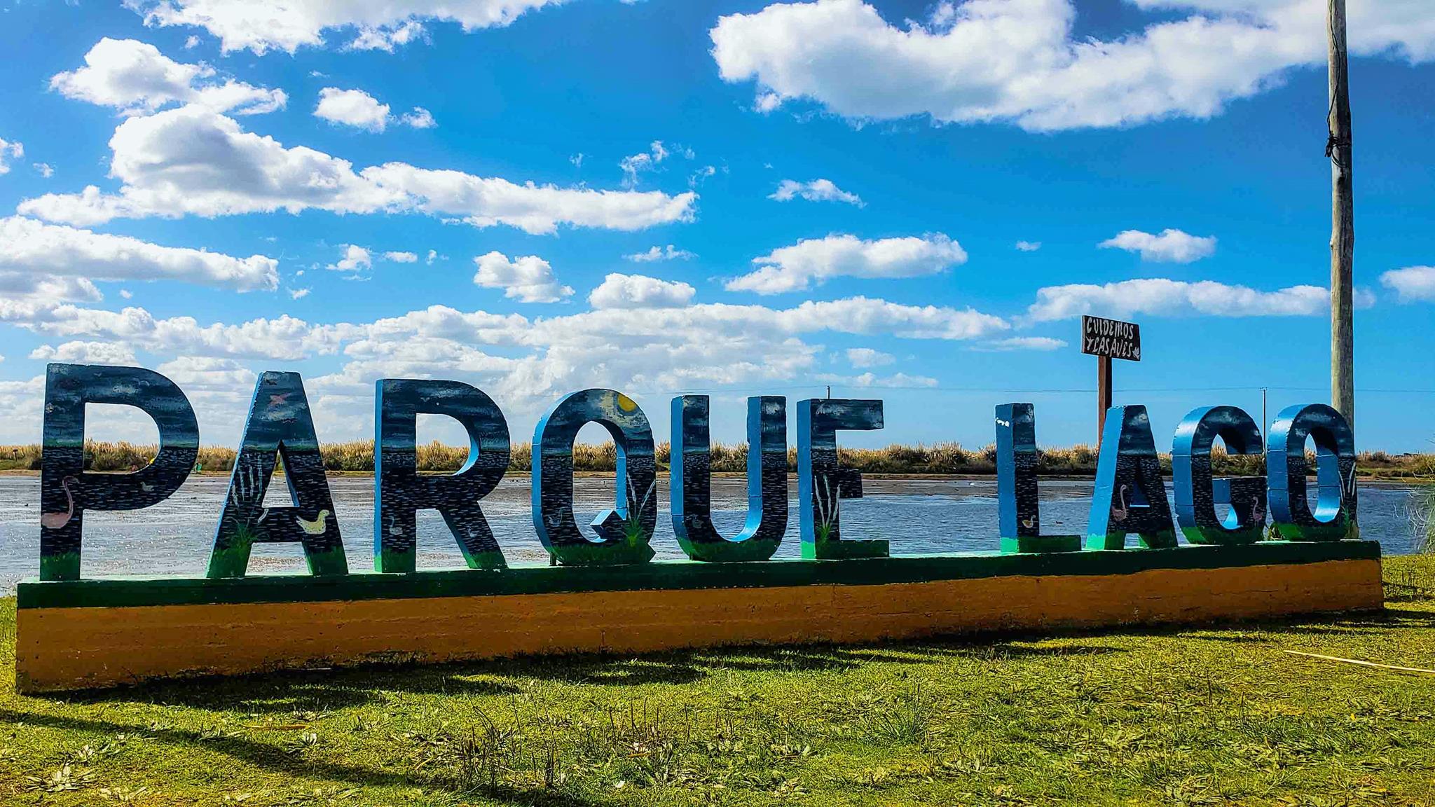 Cartel de Parque Lago frente a la albufera